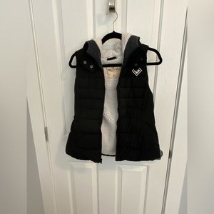 HOLLISTER Sherpa-lined Puffy Vest